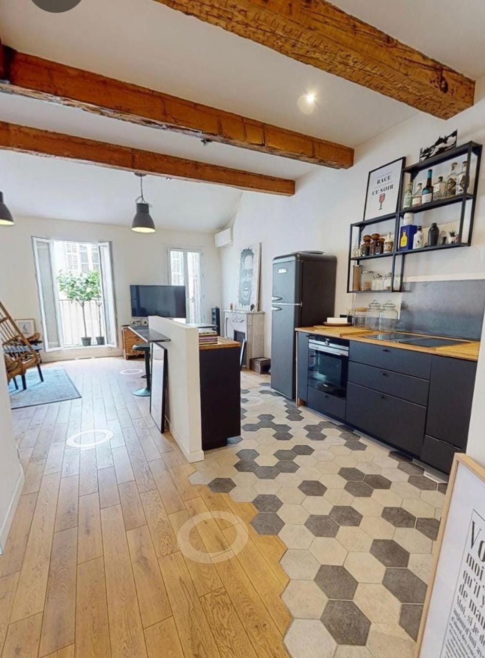 Balcony Massilia City Center Apartment in Marseille