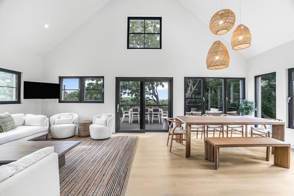 Communal lounge/ TV room, TV and multimedia, Living room, Seating area, Dining area