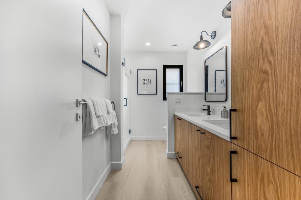 Shower, Toilet, Bathroom, Kitchen or kitchenette, towels
