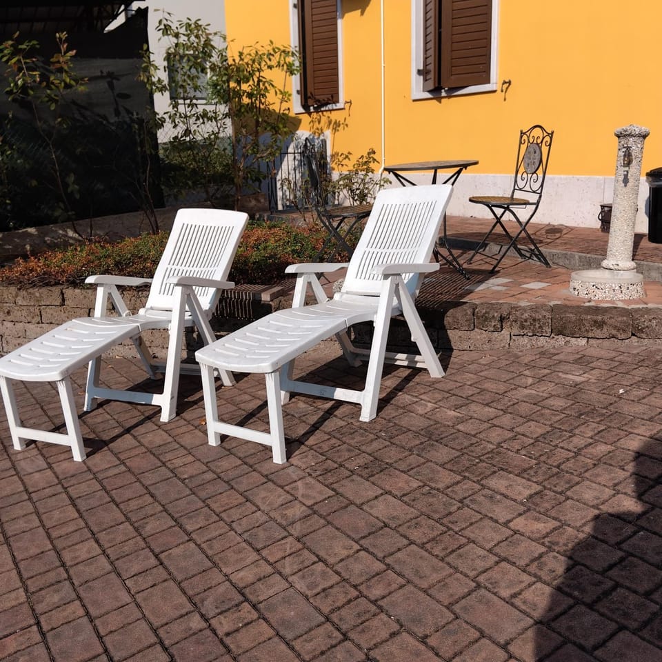 Appartamento a due passi da Gardaland con Wi-Fi veloce e aria condizionata House in Lake Garda