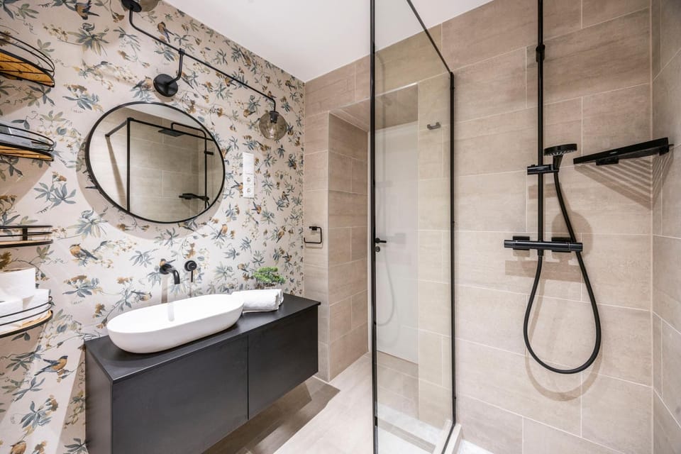 Shower, Bathroom, towels