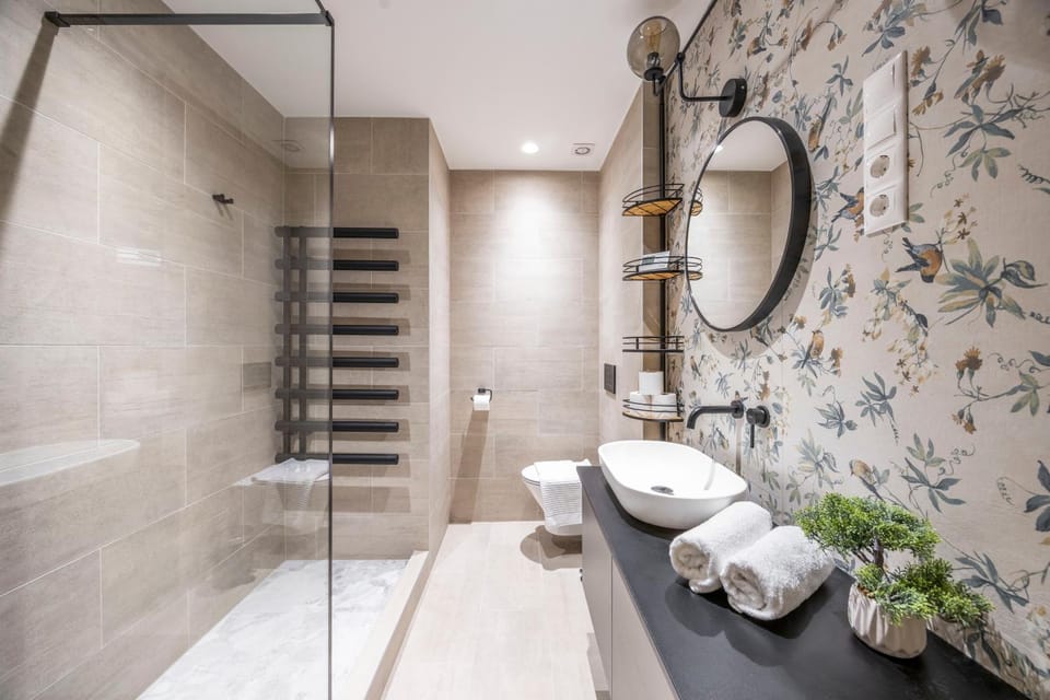 Shower, Toilet, Bathroom, towels