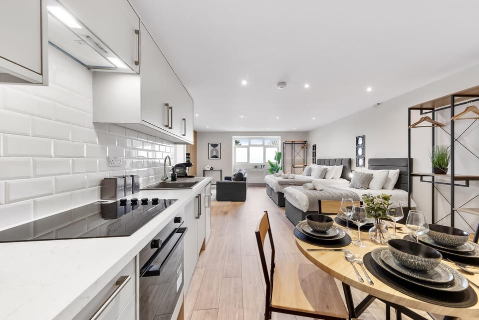 Bed, Kitchen or kitchenette, Living room, Dining area