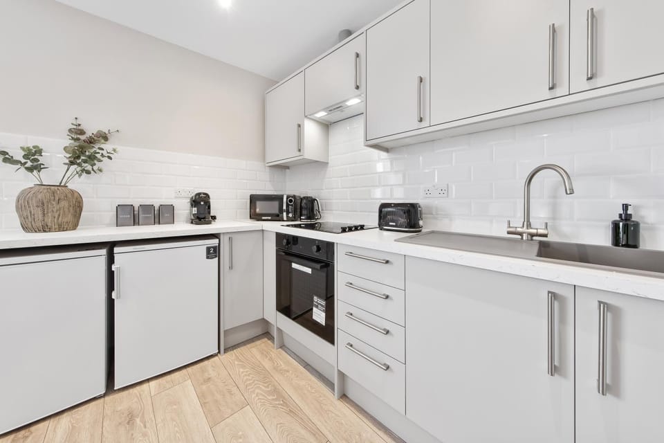 Coffee/tea facilities, Kitchen or kitchenette, dishwasher, stove