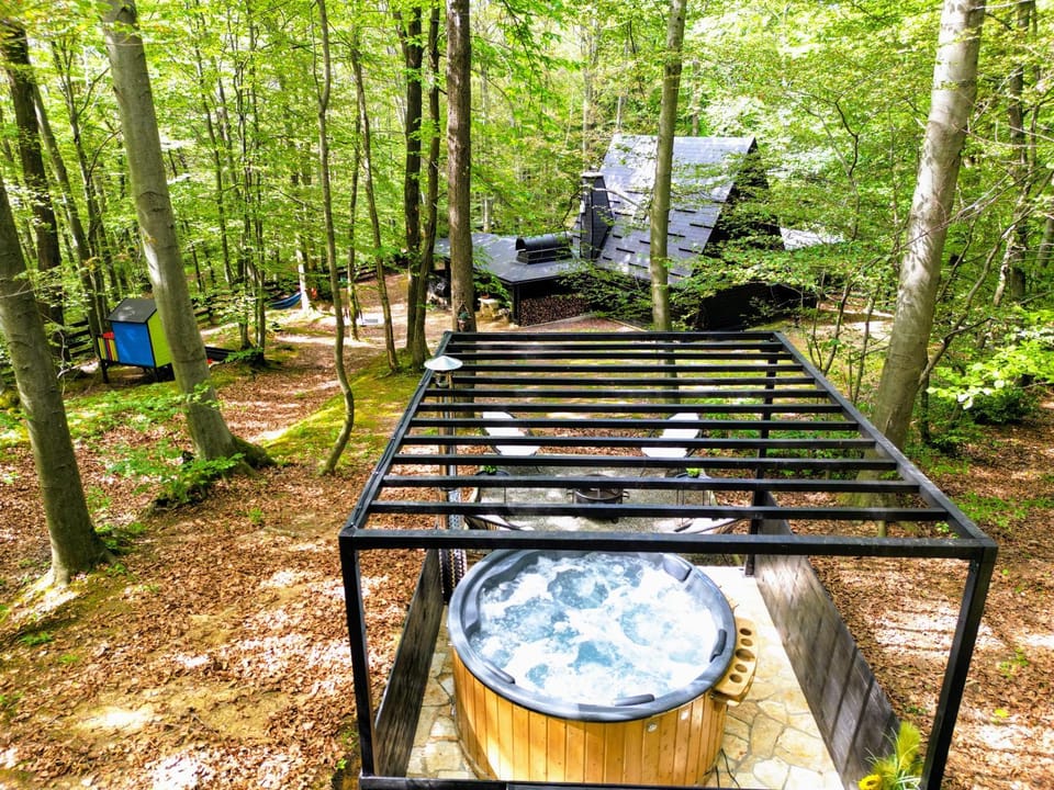 Spring, Day, Natural landscape, Garden, Hot Tub, Garden view