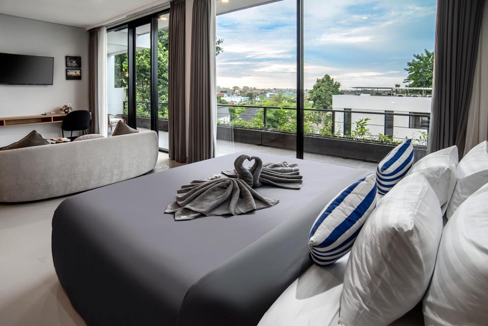 Bed, TV and multimedia, View (from property/room), Balcony/Terrace, Living room, Photo of the whole room