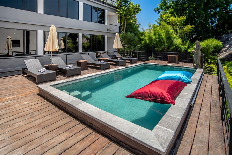 Pool view, Swimming pool, sunbed