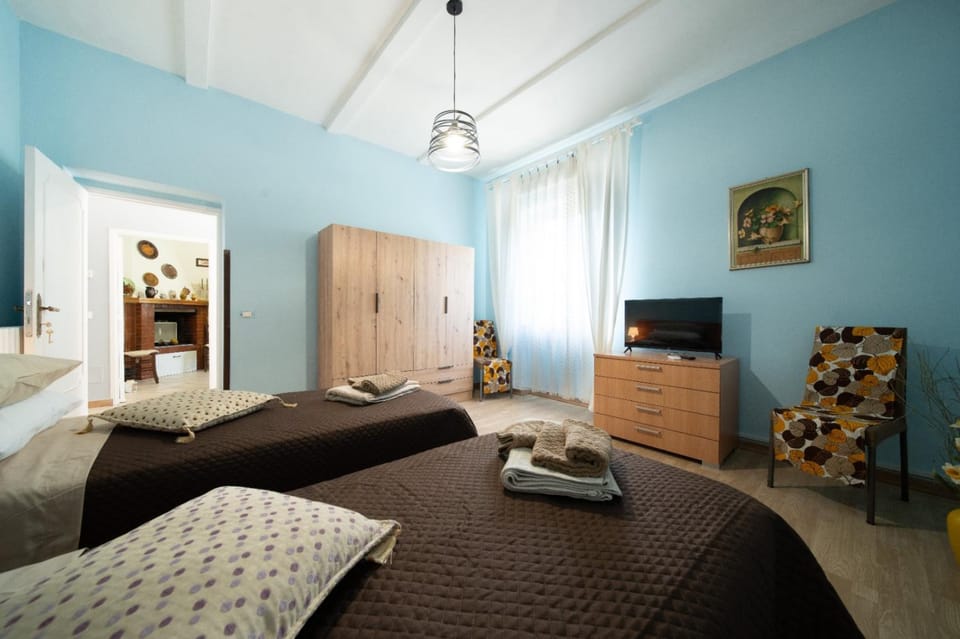 Communal lounge/ TV room, Bed, TV and multimedia, Seating area
