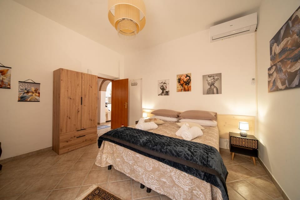 Bed, Bedroom, towels, wardrobe, air conditioner