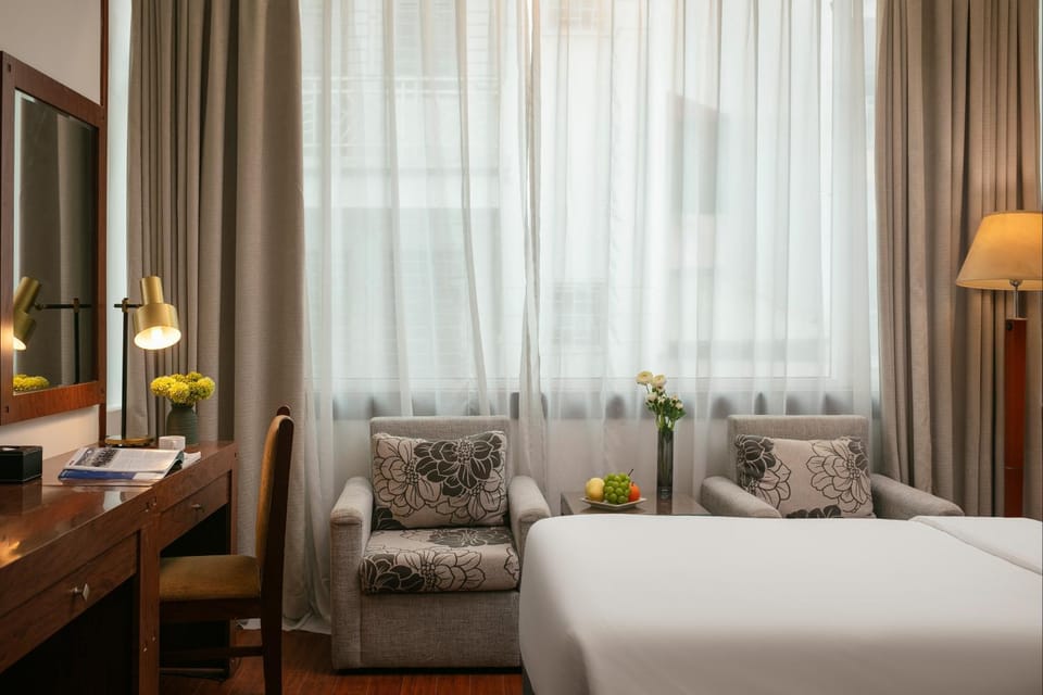 Photo of the whole room, Seating area, Bedroom