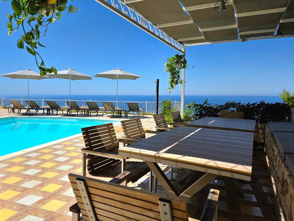 Seating area, Dining area, Pool view, Swimming pool, sunbed