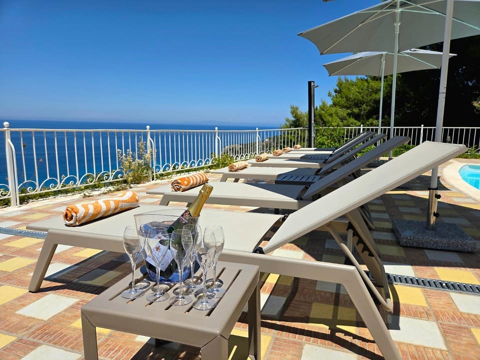 Sea view, sunbed