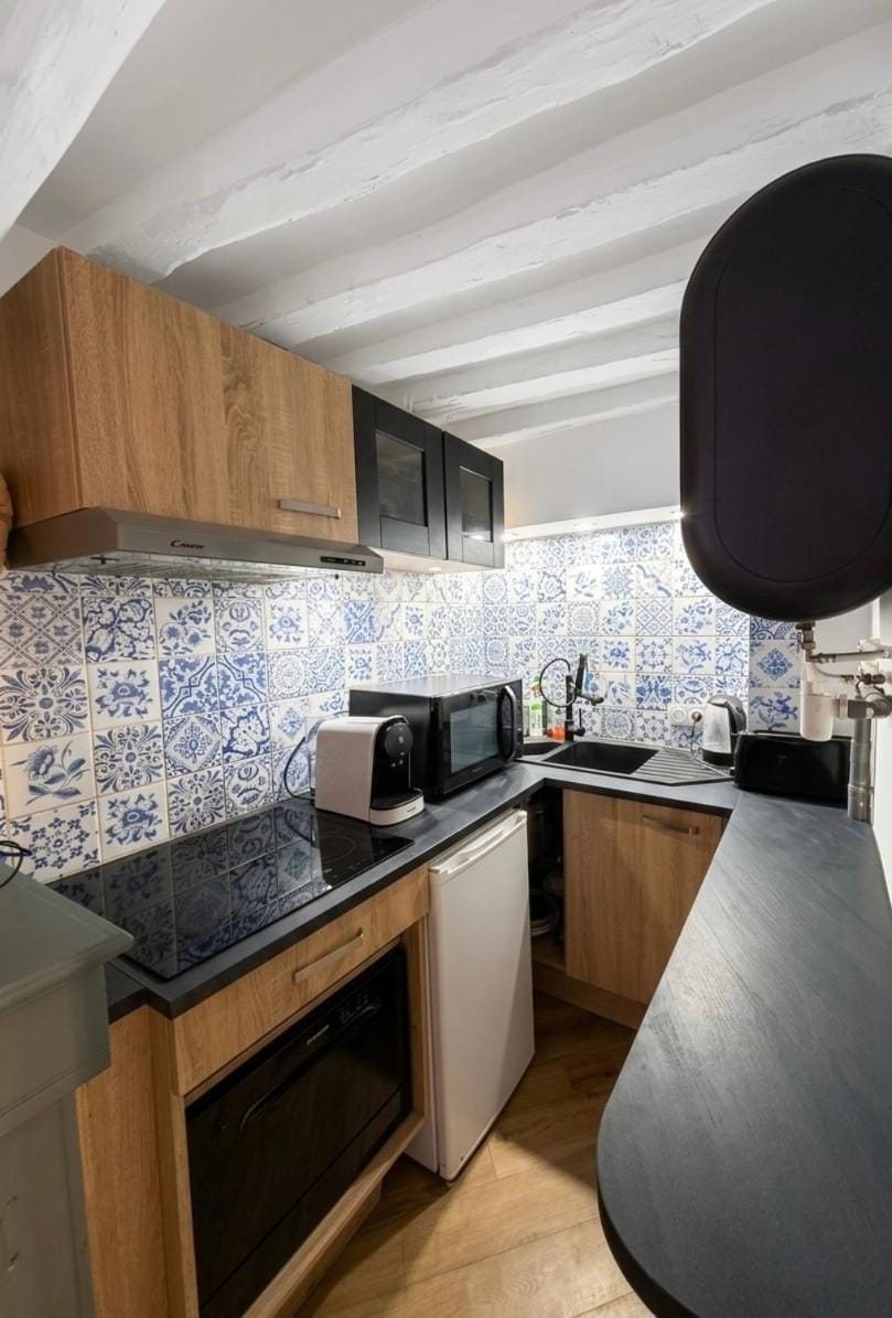 L 'iris, studio Hyper-centre, rue Arcisse de caumont, nouvelle equipe d entretien Apartment in Caen