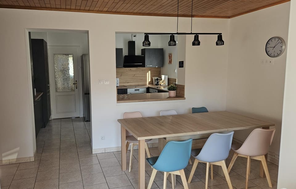 Seating area, Dining area