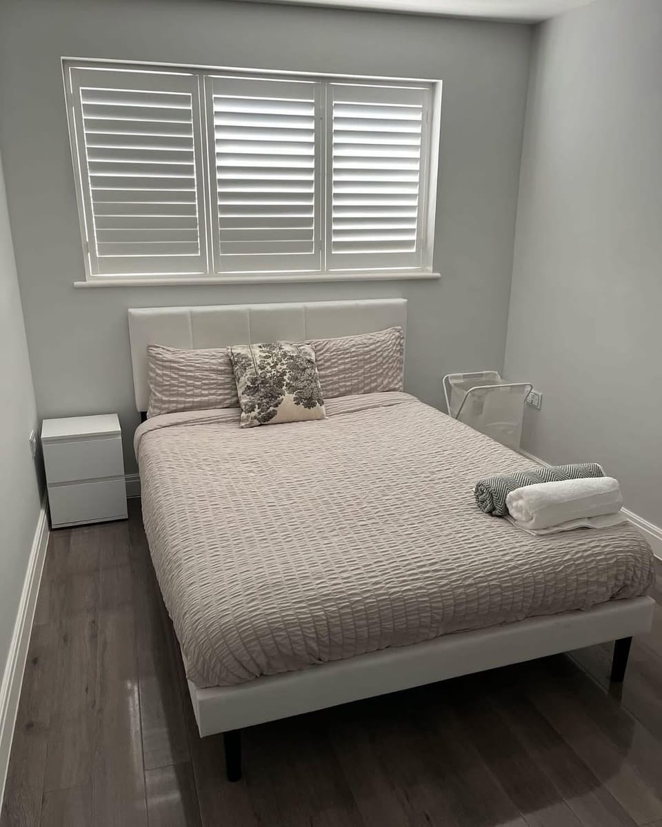 Falcon house 7 bedrooms House in Farnborough