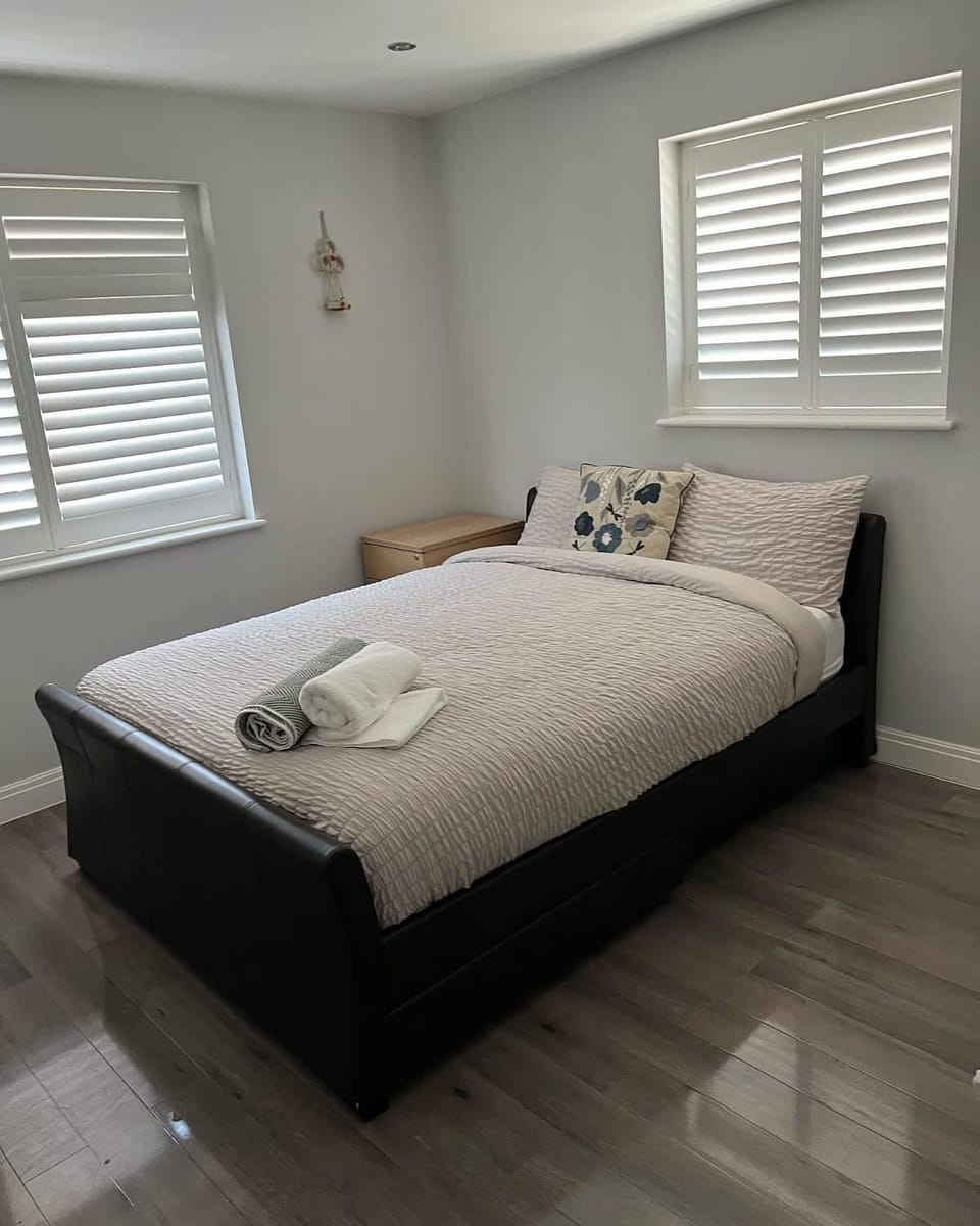 Falcon house 7 bedrooms House in Farnborough