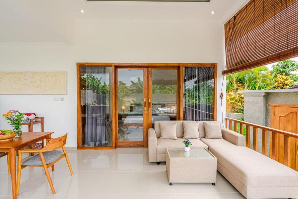 Day, View (from property/room), Living room, Seating area, Garden view