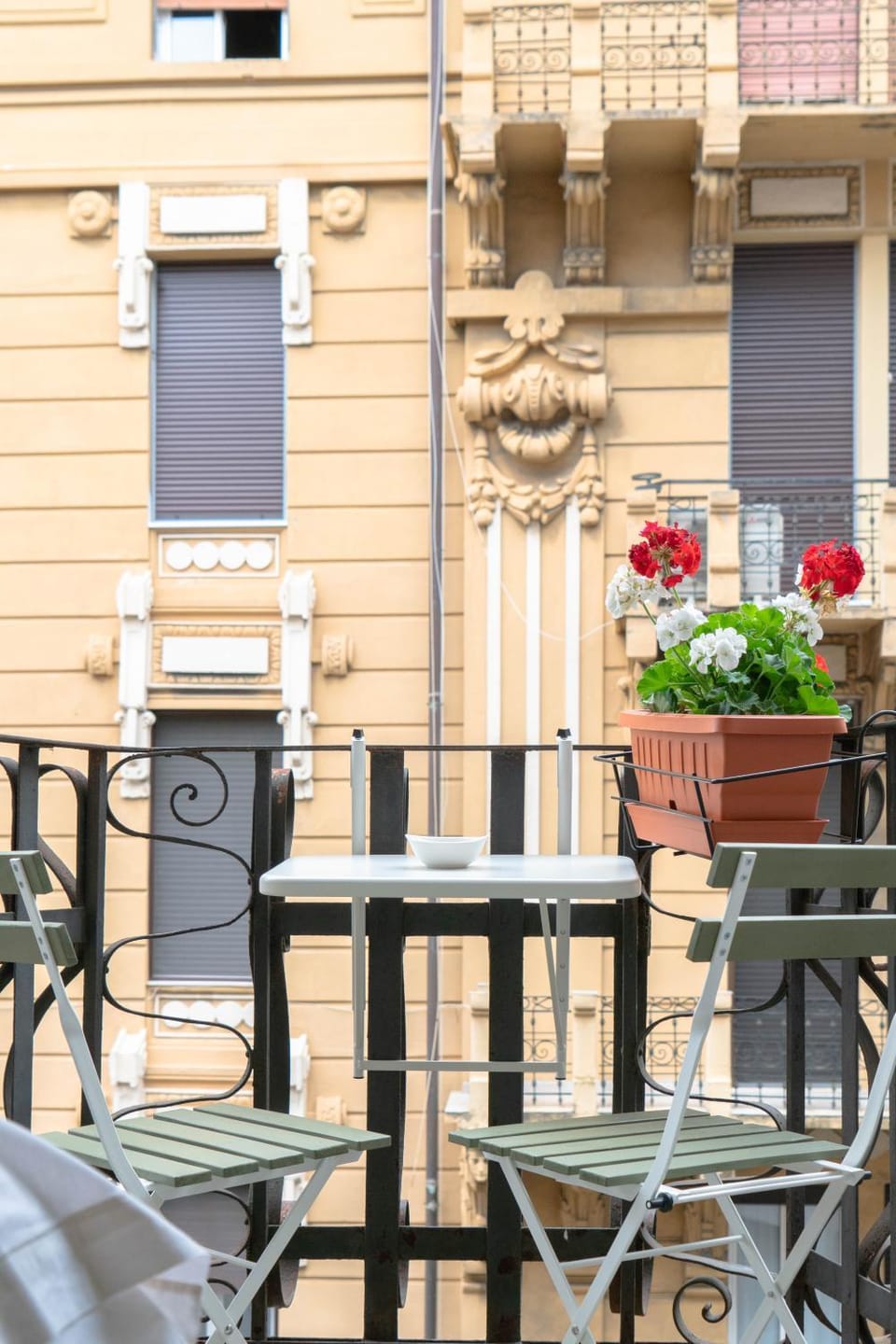 Property building, Balcony/Terrace, Balcony/Terrace
