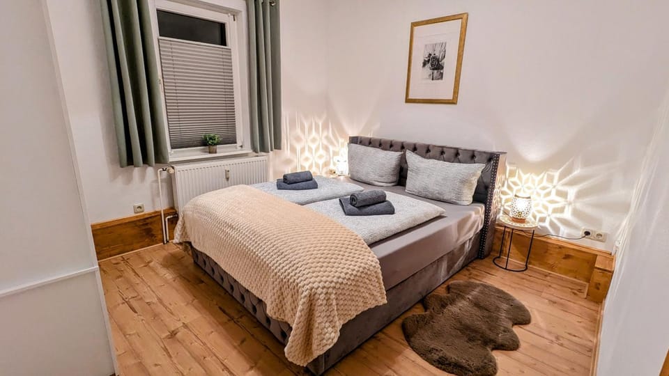 Bed, Bedroom, cot, Inner courtyard view