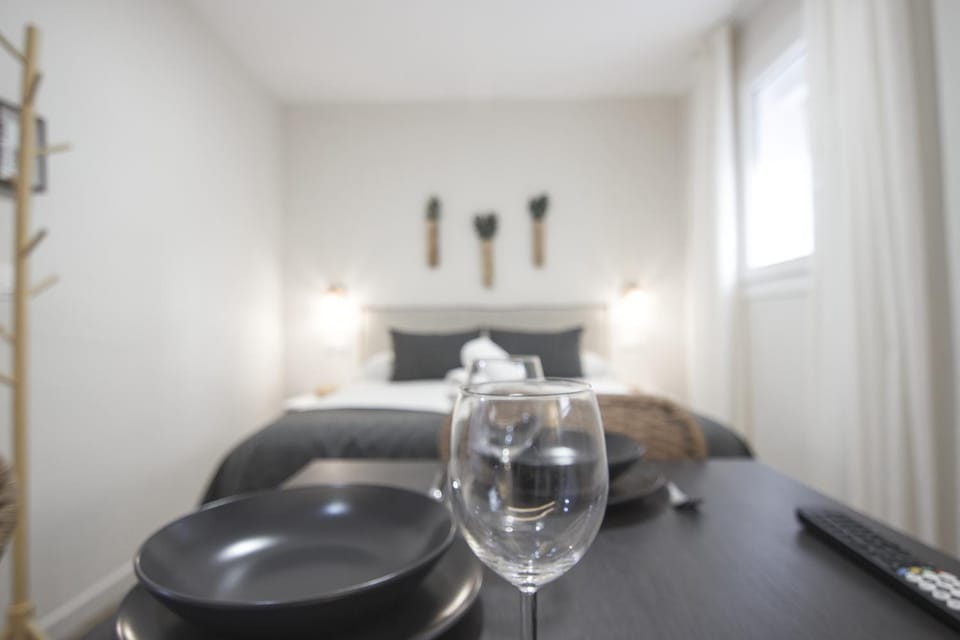 Bed, Photo of the whole room, Dining area