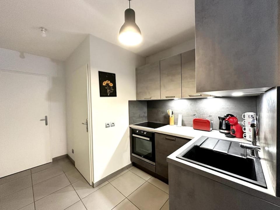 Coffee/tea facilities, dishwasher, oven, pet friendly, stove, toaster