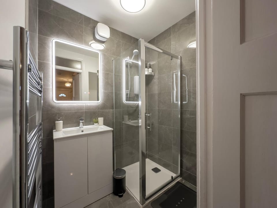 Shower, Bathroom, towels