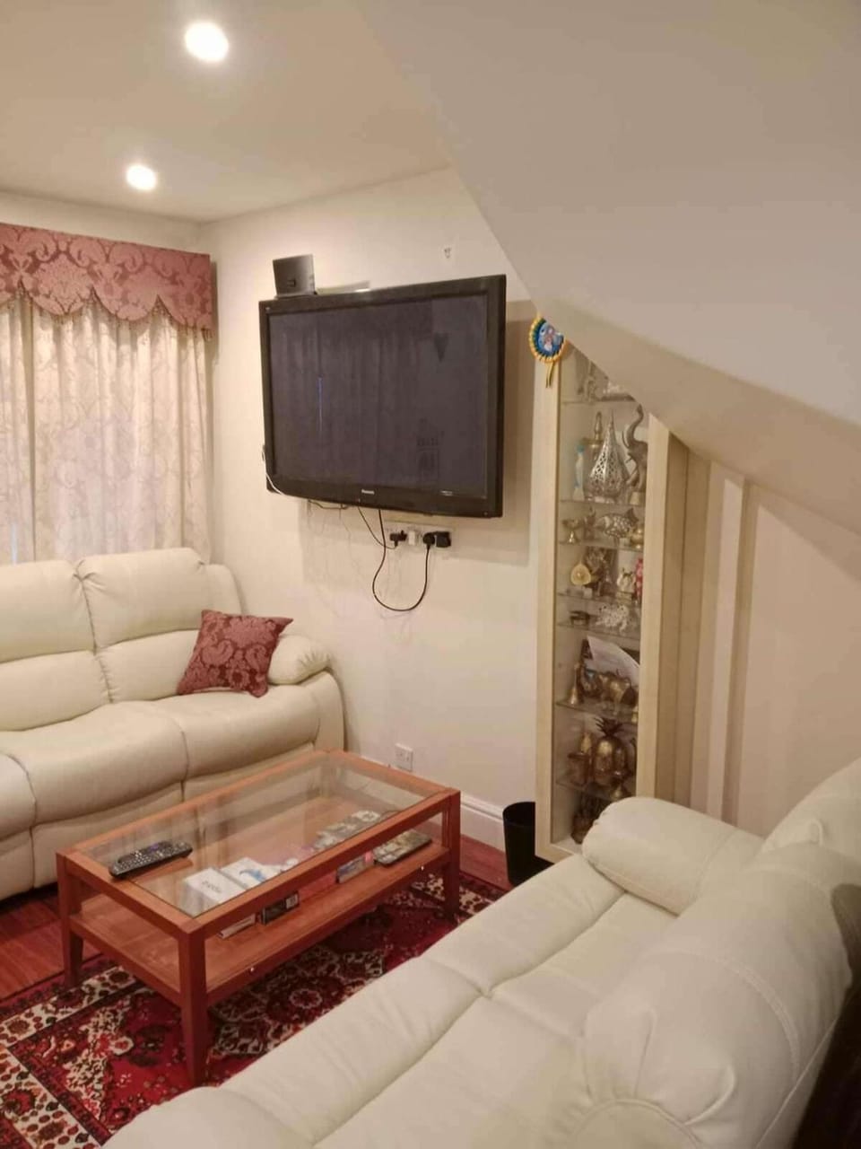 TV and multimedia, Living room, Seating area