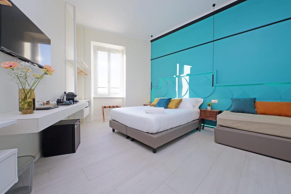 Bed, Kitchen or kitchenette, Living room, Photo of the whole room, Seating area, Bedroom