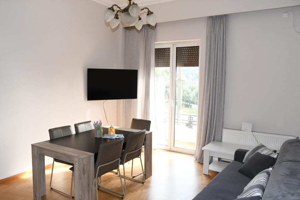 TV and multimedia, View (from property/room), Living room, Seating area, internet