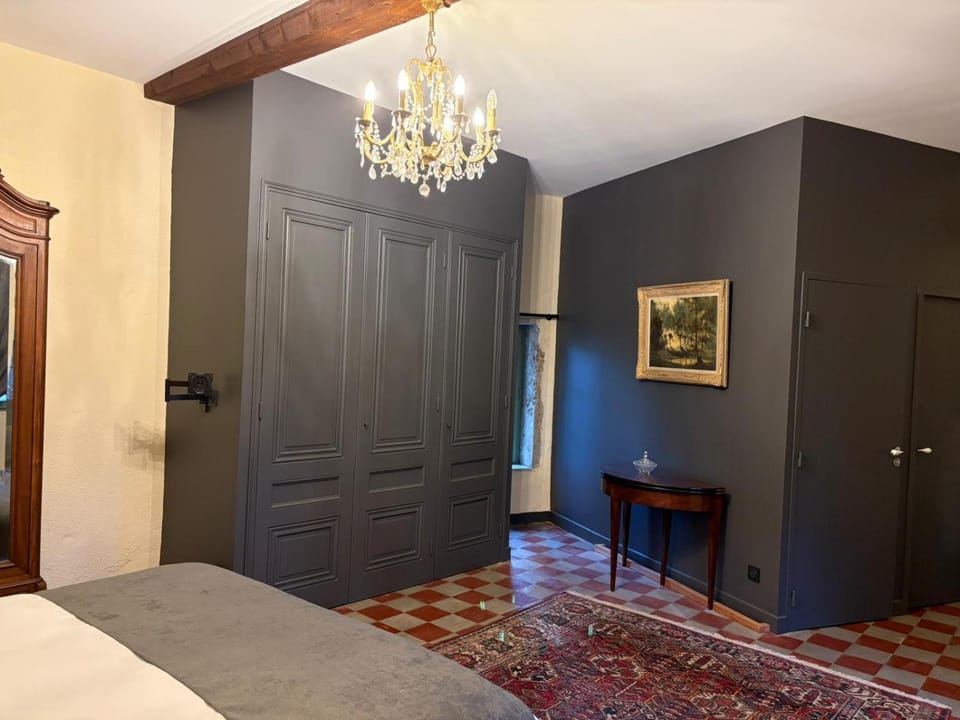 Bed, Photo of the whole room, wardrobe