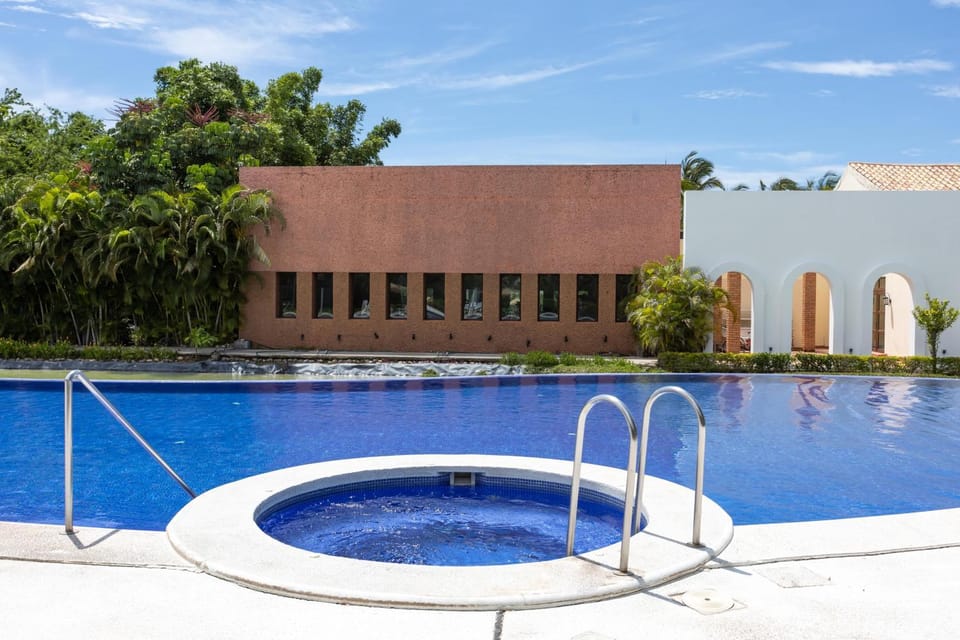 Hot Tub, Swimming pool