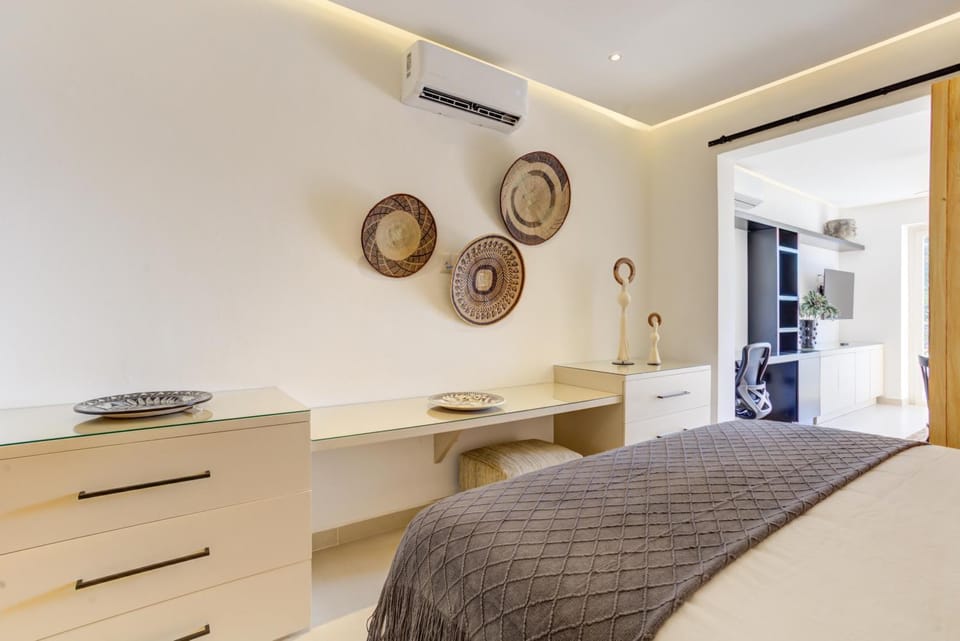 Bed, Bedroom, air conditioner