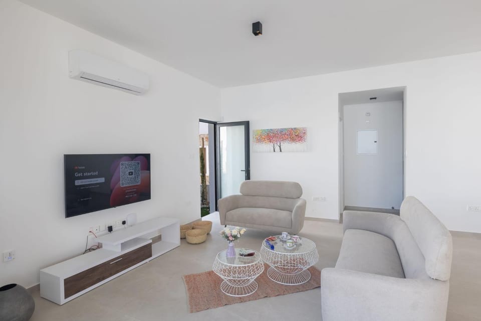 Communal lounge/ TV room, TV and multimedia, Living room