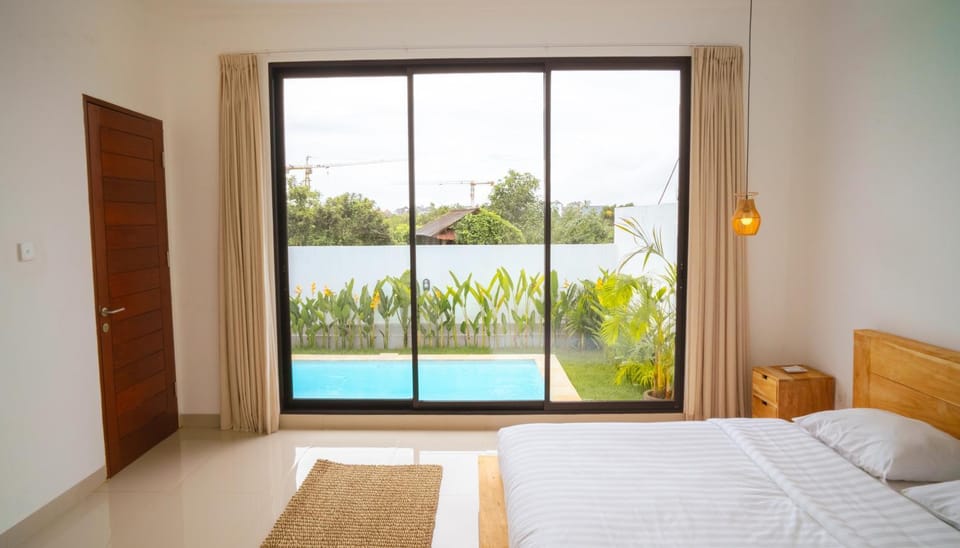 Bedroom, Pool view