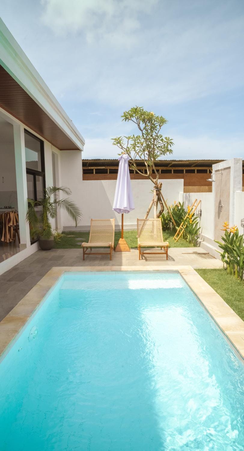 Pool view, Swimming pool, sunbed