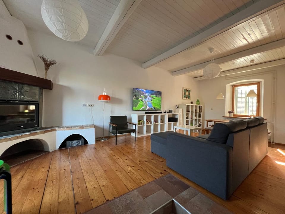 TV and multimedia, Living room, Dining area