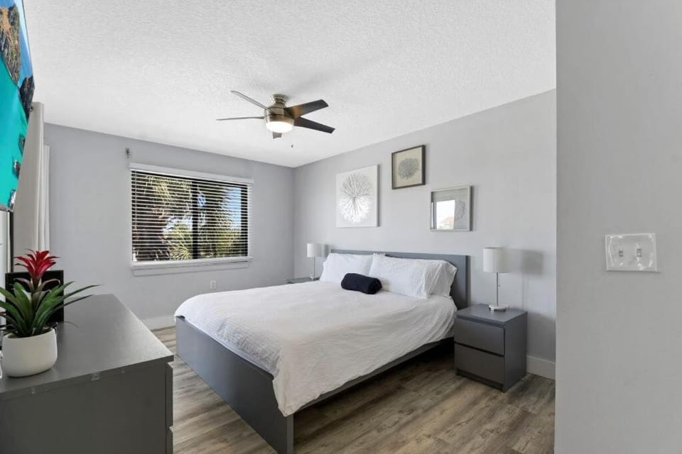 Oceanside complex M33 1 Bed 1 Bath Heated Pool Apartment in Butler Beach