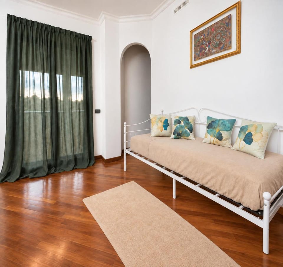 Bed, Decorative detail, Bedroom, furniture