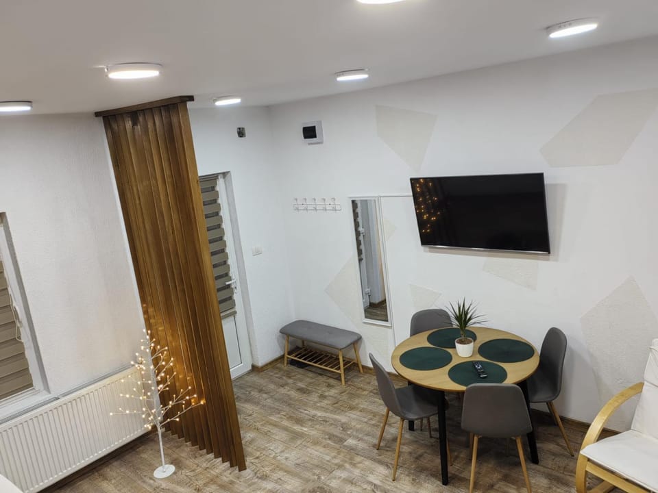 TV and multimedia, Living room, Seating area, Dining area