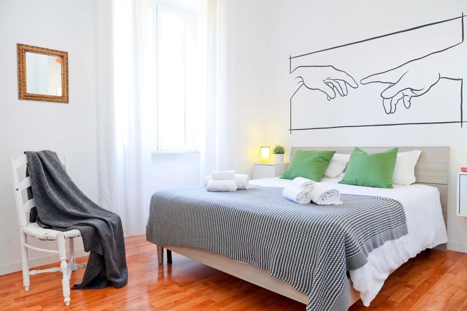 Photo of the whole room, Bedroom