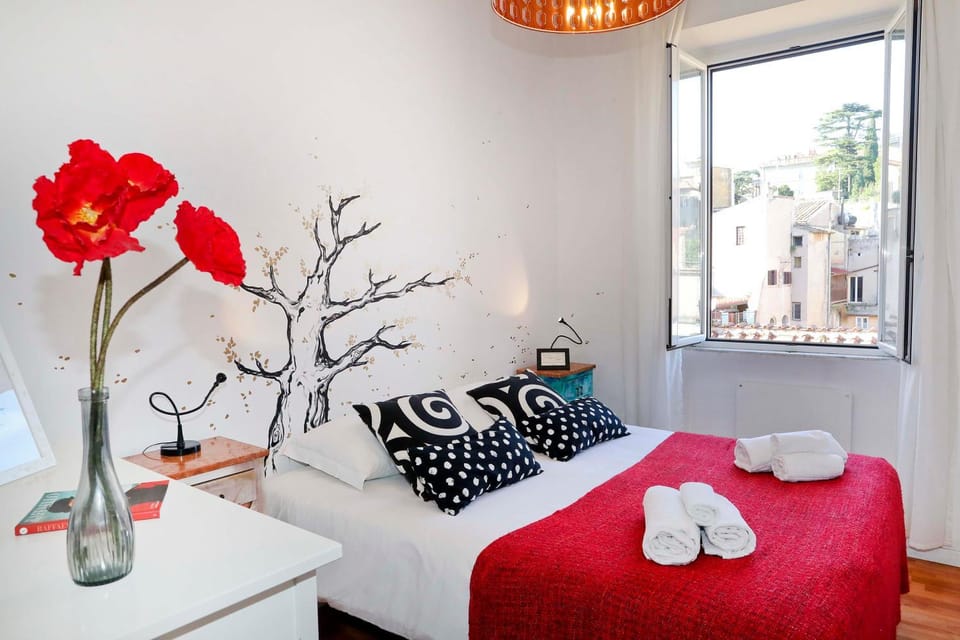 Bed, Photo of the whole room, Decorative detail, Bedroom, City view, Landmark view