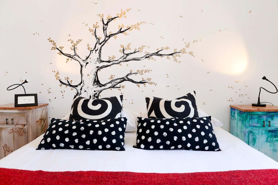 Bed, Photo of the whole room, Decorative detail, Bedroom