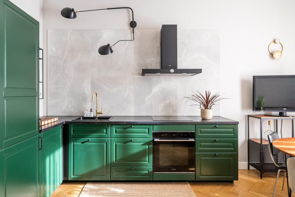 TV and multimedia, oven, stove, kitchen