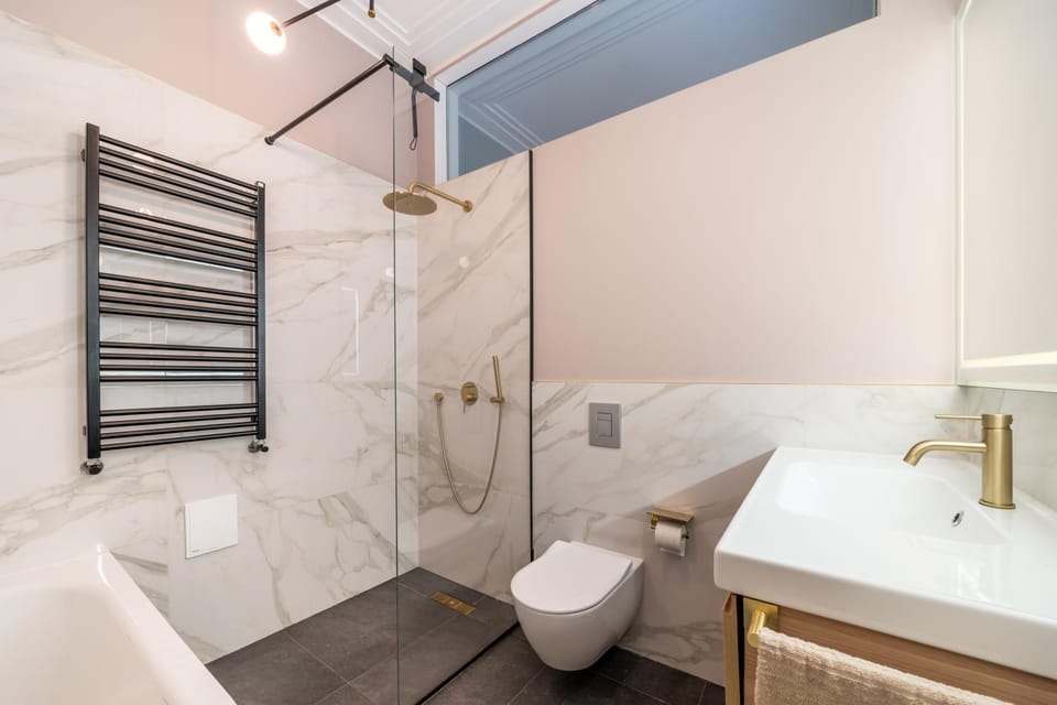 Shower, Toilet, Bathroom, Bath, towels