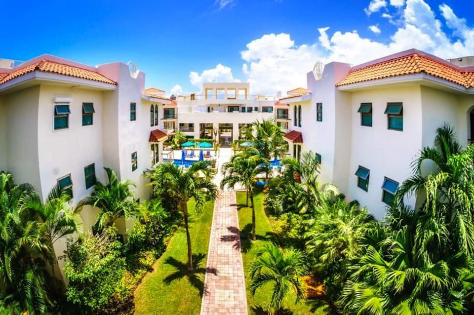 Patio, Staff, Spring, Day, People, Winter, Summer, Garden, Lobby or reception, Fitness centre/facilities, Autumn, On site, Garden view, Pool view, Family