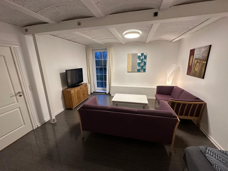 Communal lounge/ TV room, Living room, Seating area