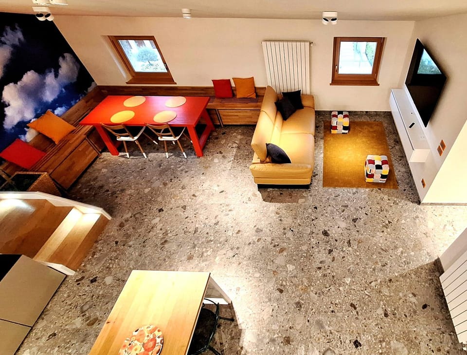 TV and multimedia, Living room, Photo of the whole room, Dining area