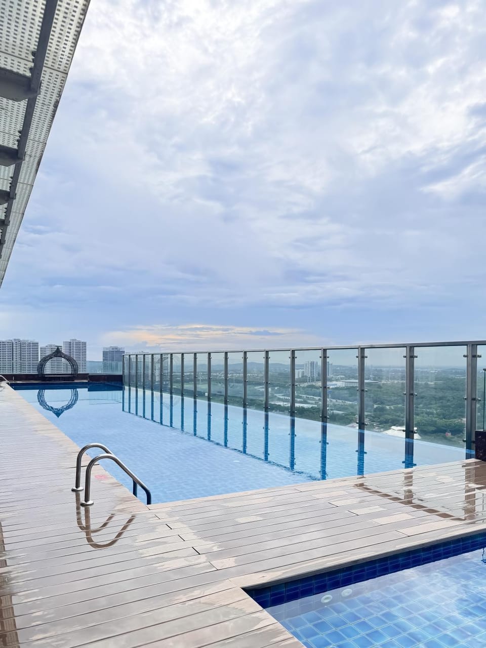 Toilet, Day, View (from property/room), Balcony/Terrace, Pool view, Area and facilities, Swimming pool, elevator