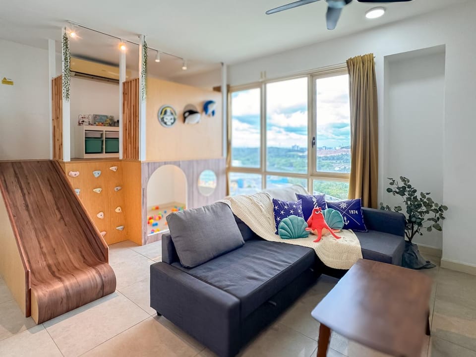 Natural landscape, TV and multimedia, View (from property/room), Living room, Seating area, air conditioner