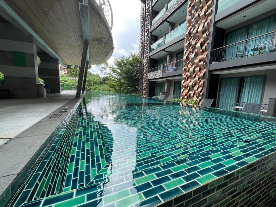 Emerald Terrace Condo 10-Family One Bed & Sofa Bed Garden View Apartment in Patong